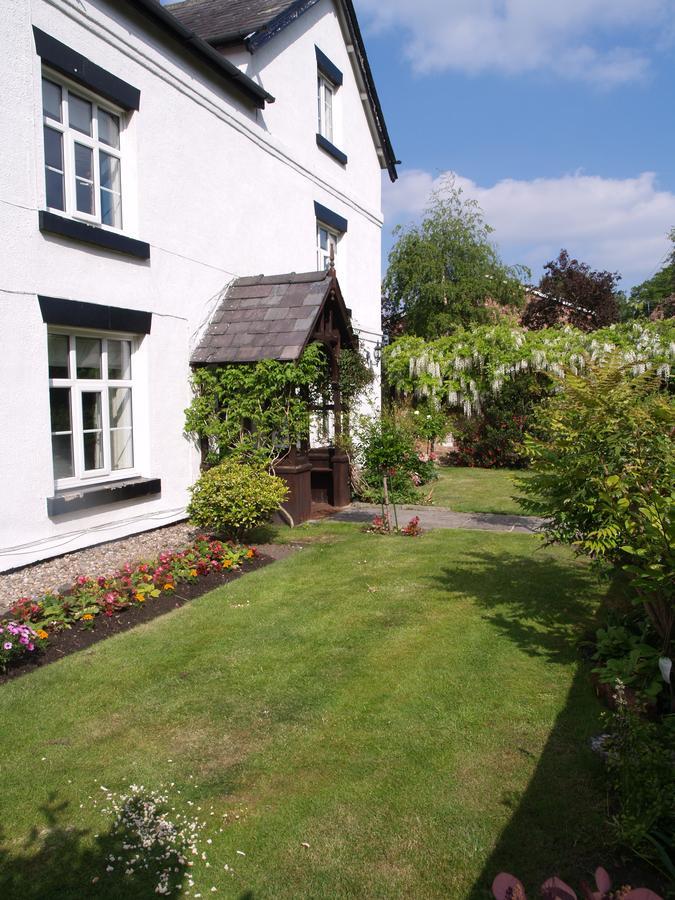 Church End Farm Bed And Breakfast Hale  Экстерьер фото